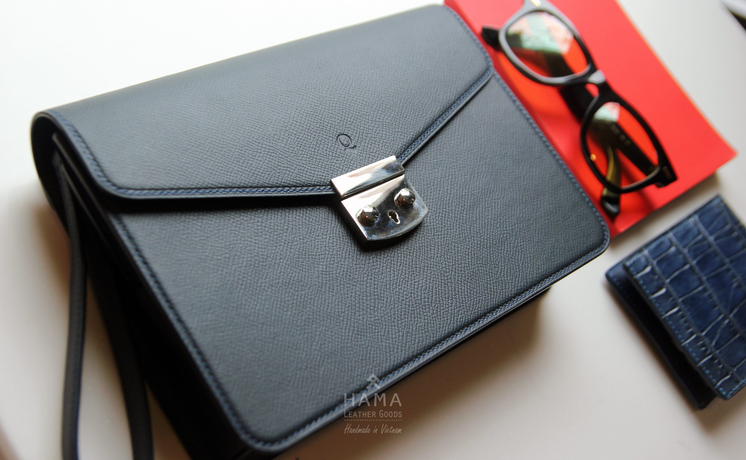 7B334DF0-9D9F-48D1-86ED-E5E68A7E004B