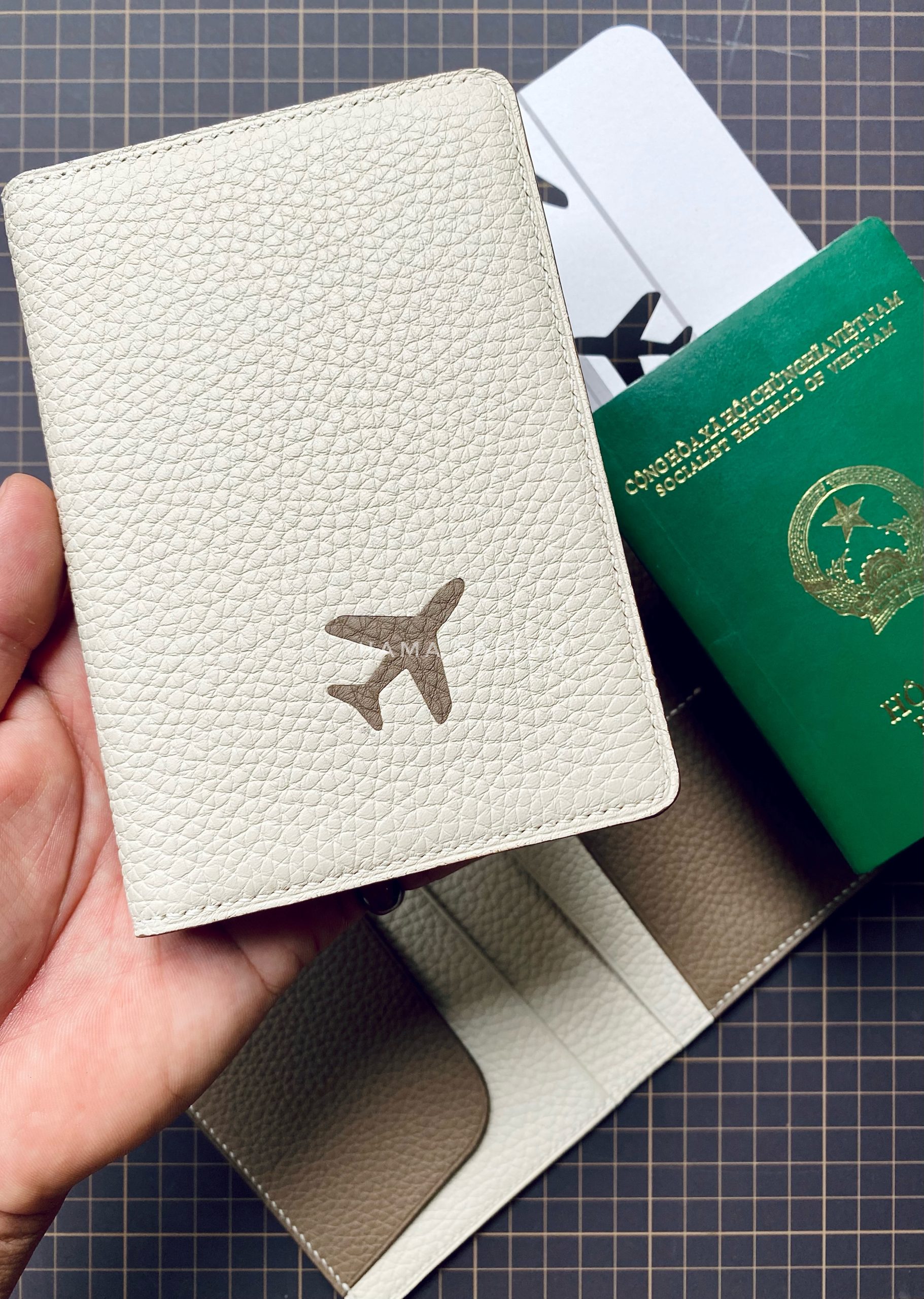 ACEEEFB7-E544-4B8C-9B98-B6F90353C01C